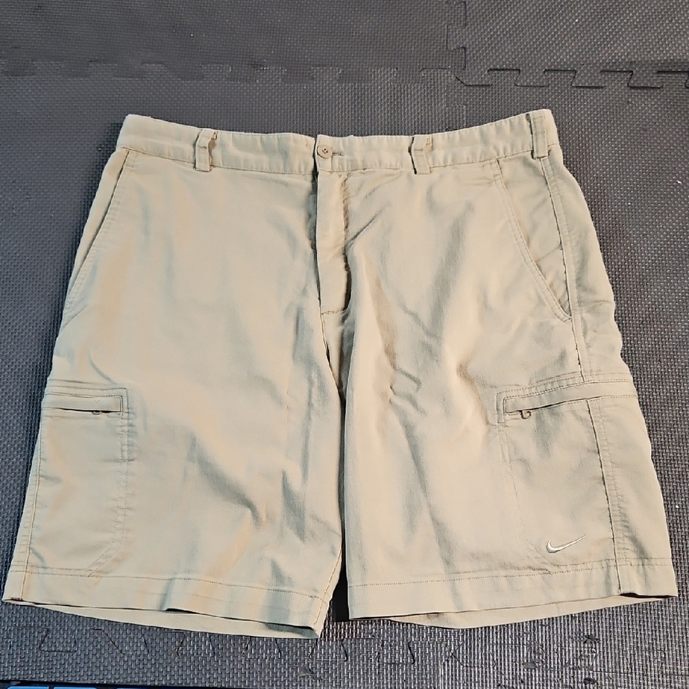 Nike Golf Shorts Khaki Size 34